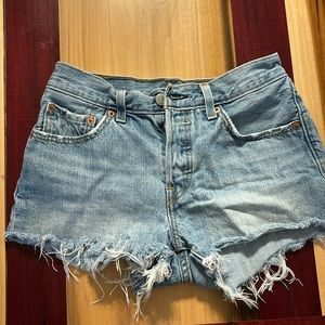 Levi’s women’s 501 cut off short